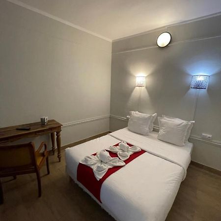 Hotel Central Saint-Denis (Seine-Saint-Denis) Exterior photo